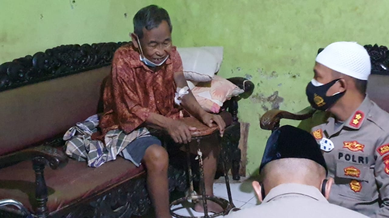 Lansia Usia 76 Tahun Gagal Ginjal dan Lumpuh, Dapatkan Perhatian Kapolres Cirebon Kota