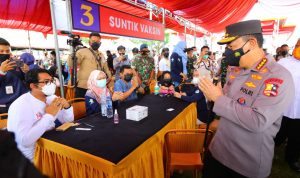 Gelar Akselerasi Vaksinasi serentak se-Indonesia, Kapolri Optimis Target 70 Persen Terwujud