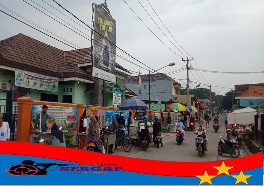Sepanjang Jalan Kantor Desa Cikampek Timur Kecamatan Cikampek Kabupaten Karawang Disulap Jadi Wisata Kuliner dan Permainan Anak 